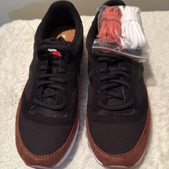 Men’s Raised By Wolves sneakers, size 7.5, color black & brown - Picture 6 of 8